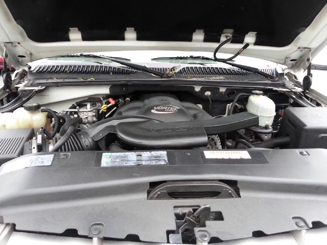 2004 Cadillac Escalade ESV SR5 Sport Utility 4D