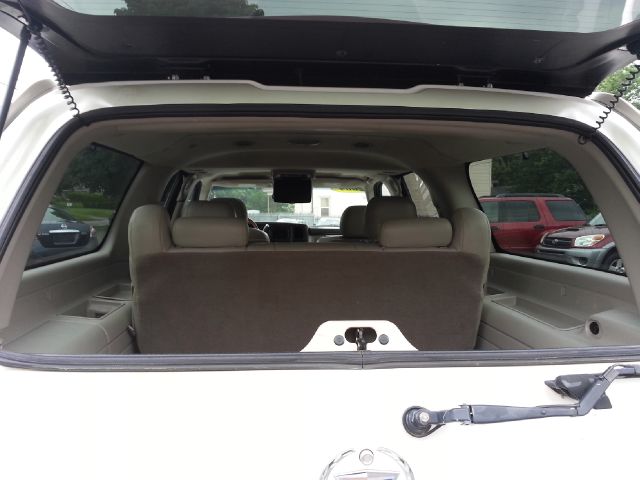 2004 Cadillac Escalade ESV SR5 Sport Utility 4D