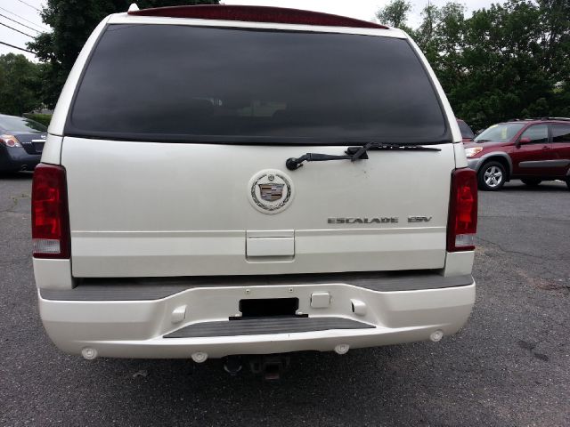 2004 Cadillac Escalade ESV SR5 Sport Utility 4D