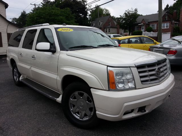 2004 Cadillac Escalade ESV SR5 Sport Utility 4D