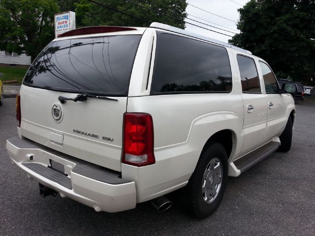 2004 Cadillac Escalade ESV SR5 Sport Utility 4D