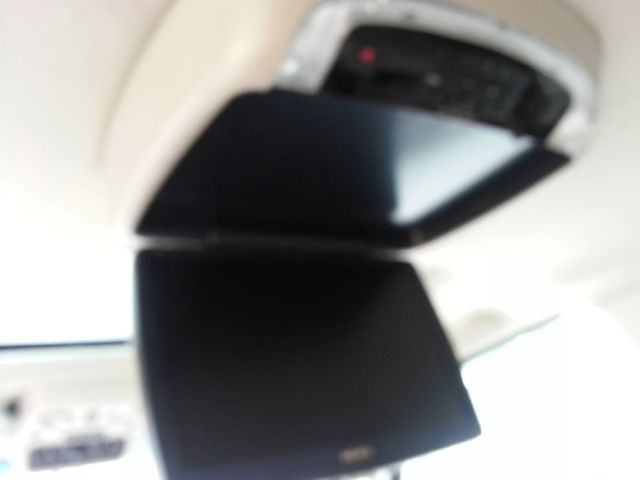 2004 Cadillac Escalade ESV SR5 Sport Utility 4D