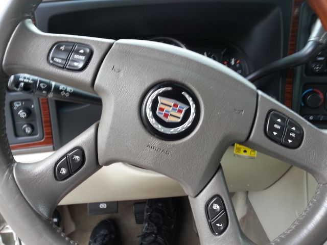 2004 Cadillac Escalade ESV SR5 Sport Utility 4D