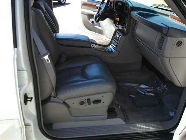 2004 Cadillac Escalade ESV Base