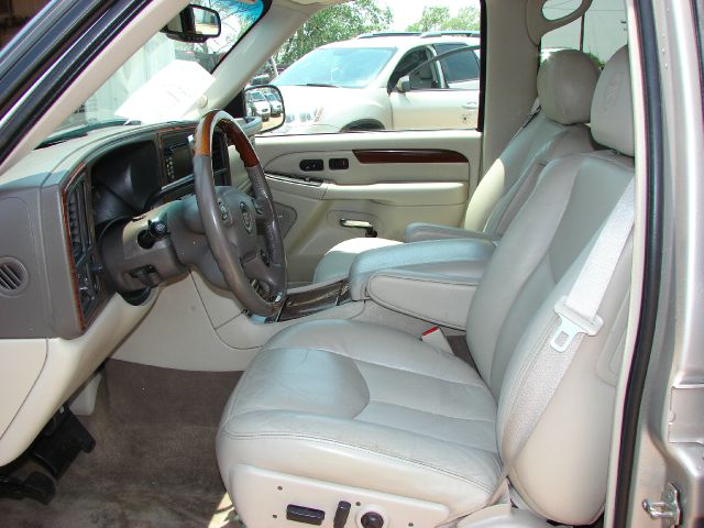 2004 Cadillac Escalade ESV SR5 Sport Utility 4D