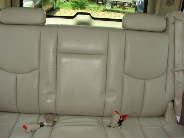 2004 Cadillac Escalade ESV SR5 Sport Utility 4D