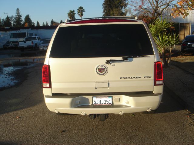 2004 Cadillac Escalade ESV SR5 Sport Utility 4D