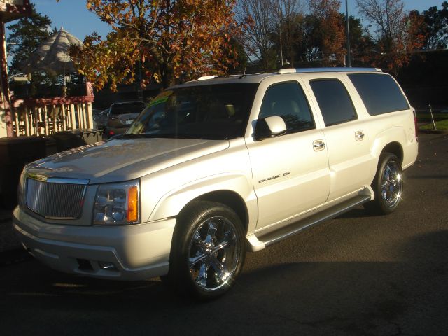2004 Cadillac Escalade ESV SR5 Sport Utility 4D