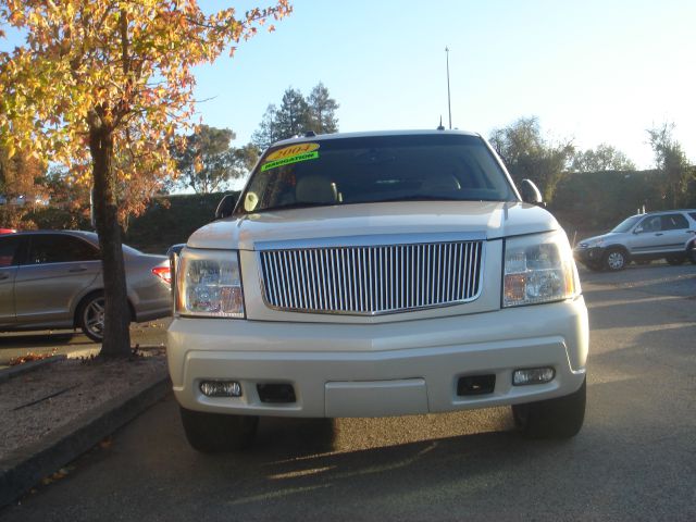 2004 Cadillac Escalade ESV SR5 Sport Utility 4D