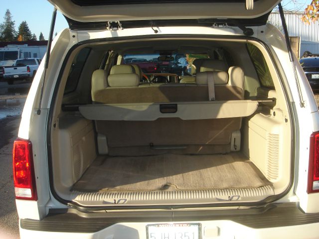 2004 Cadillac Escalade ESV SR5 Sport Utility 4D