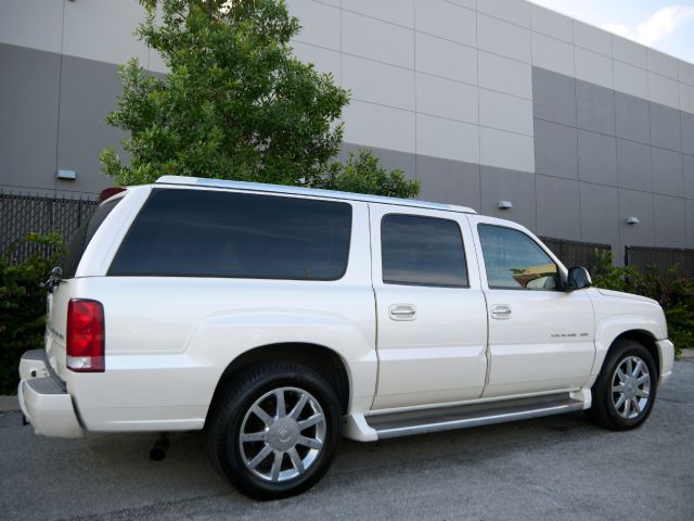 2005 Cadillac Escalade ESV 323ci