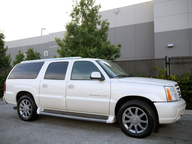 2005 Cadillac Escalade ESV 323ci