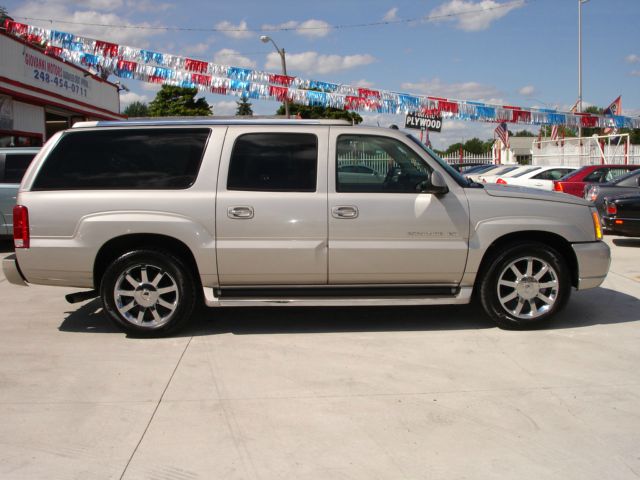 2005 Cadillac Escalade ESV 323ci