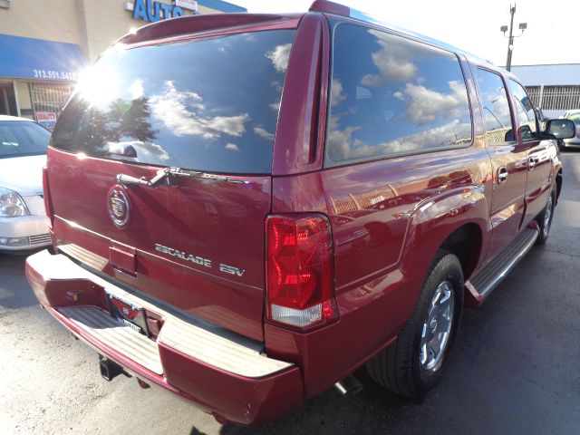 2005 Cadillac Escalade ESV SR5 Sport Utility 4D