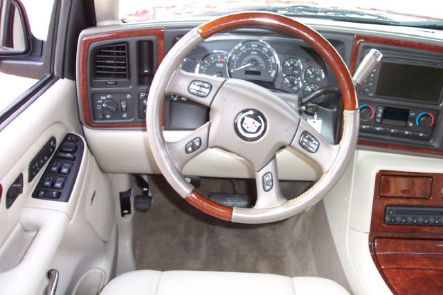 2005 Cadillac Escalade ESV SR5 Sport Utility 4D