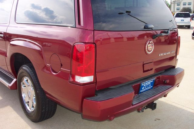 2005 Cadillac Escalade ESV SR5 Sport Utility 4D