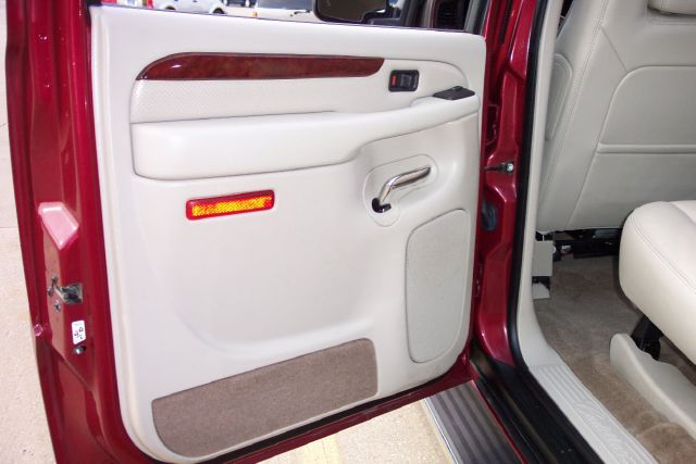 2005 Cadillac Escalade ESV SR5 Sport Utility 4D