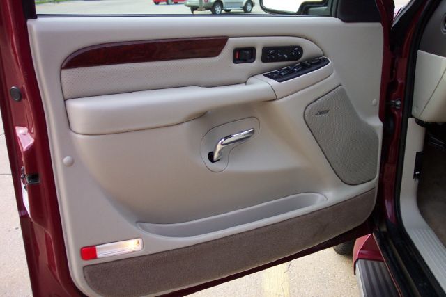 2005 Cadillac Escalade ESV SR5 Sport Utility 4D