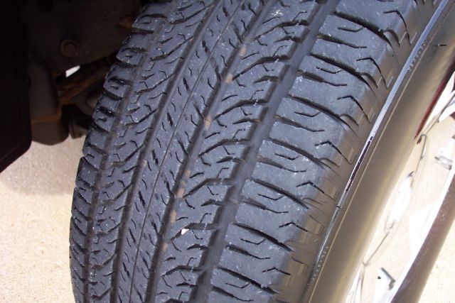 2005 Cadillac Escalade ESV SR5 Sport Utility 4D