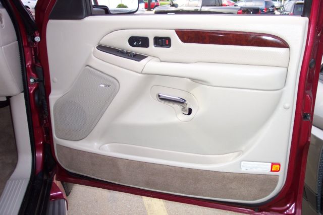 2005 Cadillac Escalade ESV SR5 Sport Utility 4D