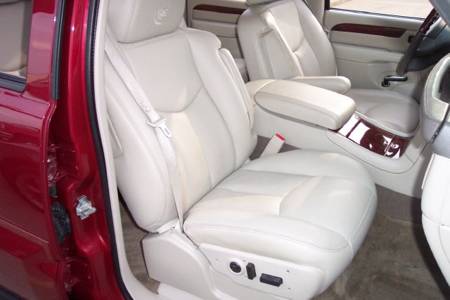 2005 Cadillac Escalade ESV SR5 Sport Utility 4D