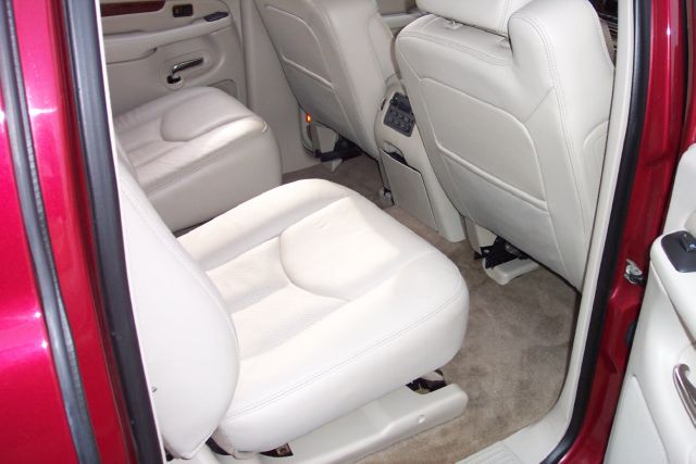 2005 Cadillac Escalade ESV SR5 Sport Utility 4D