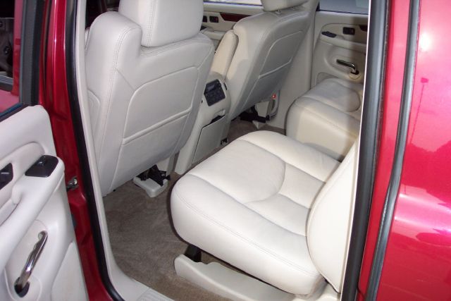 2005 Cadillac Escalade ESV SR5 Sport Utility 4D