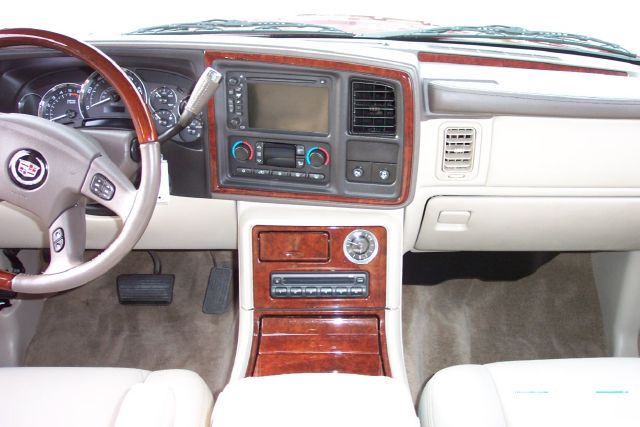 2005 Cadillac Escalade ESV SR5 Sport Utility 4D