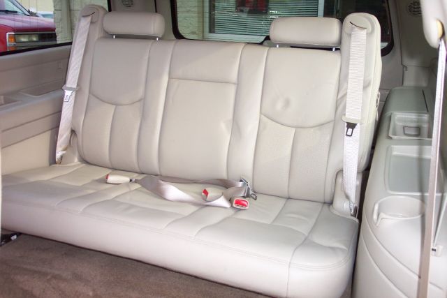 2005 Cadillac Escalade ESV SR5 Sport Utility 4D