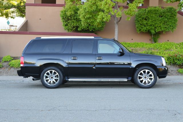 2005 Cadillac Escalade ESV 323ci