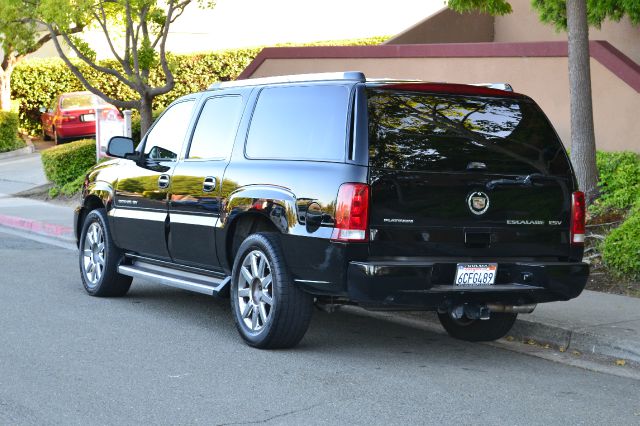 2005 Cadillac Escalade ESV 323ci