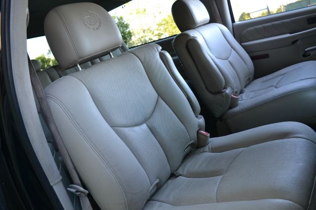 2005 Cadillac Escalade ESV 323ci