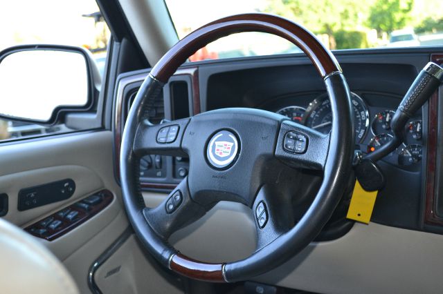 2005 Cadillac Escalade ESV 323ci