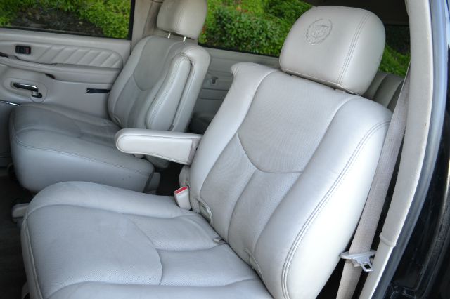 2005 Cadillac Escalade ESV 323ci