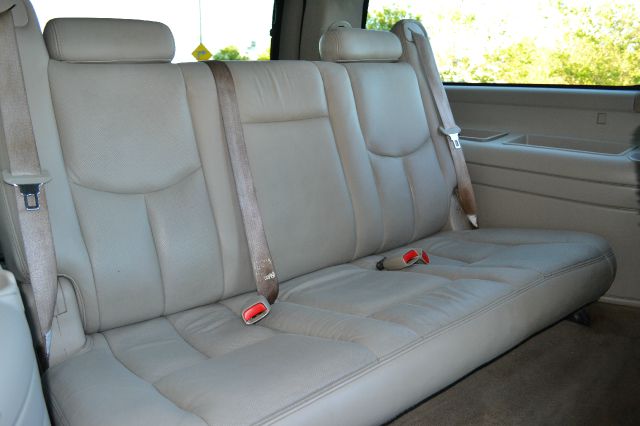 2005 Cadillac Escalade ESV 323ci