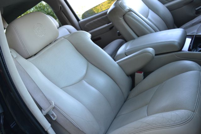 2005 Cadillac Escalade ESV 323ci