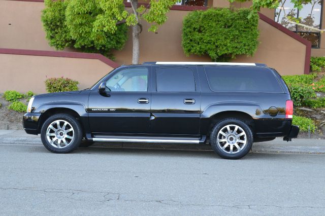 2005 Cadillac Escalade ESV 323ci