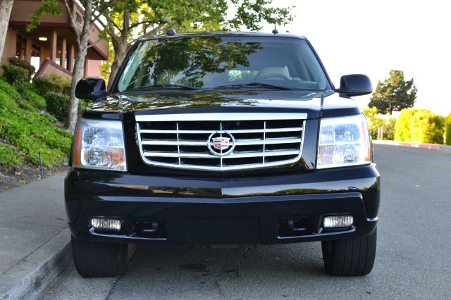 2005 Cadillac Escalade ESV 323ci