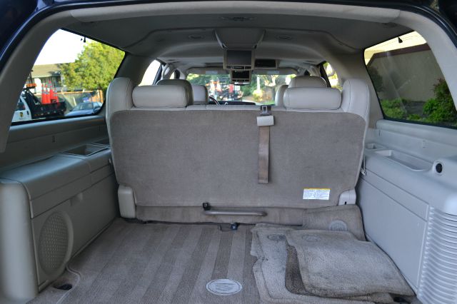 2005 Cadillac Escalade ESV 323ci