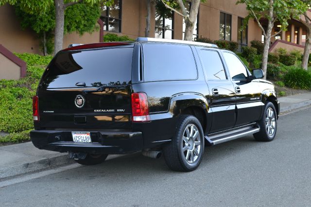 2005 Cadillac Escalade ESV 323ci
