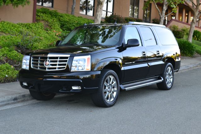2005 Cadillac Escalade ESV 323ci