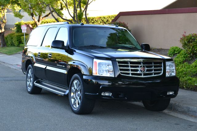 2005 Cadillac Escalade ESV 323ci