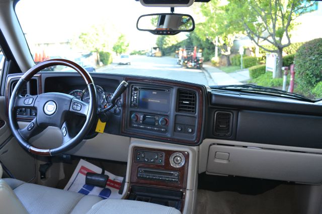 2005 Cadillac Escalade ESV 323ci