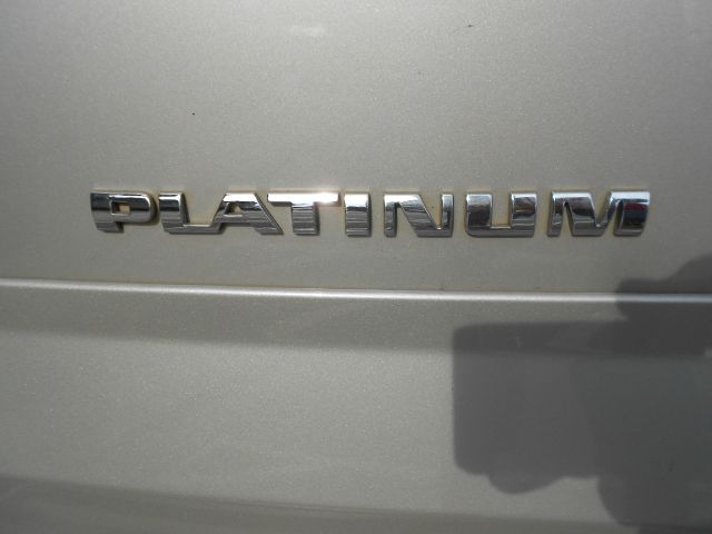 2005 Cadillac Escalade ESV 323ci