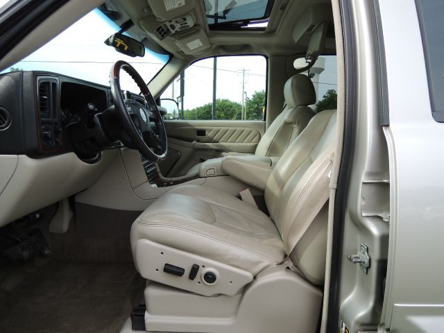 2005 Cadillac Escalade ESV 323ci