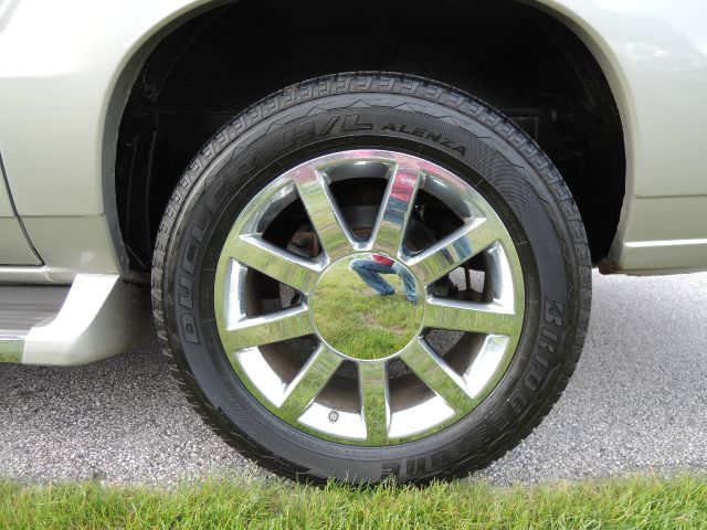 2005 Cadillac Escalade ESV 323ci