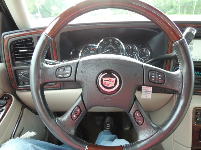 2005 Cadillac Escalade ESV 323ci