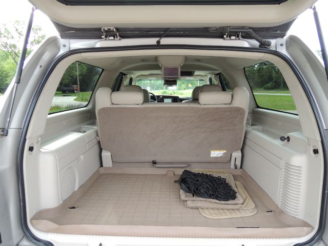 2005 Cadillac Escalade ESV 323ci
