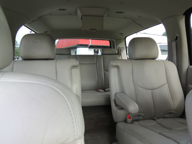 2005 Cadillac Escalade ESV 323ci