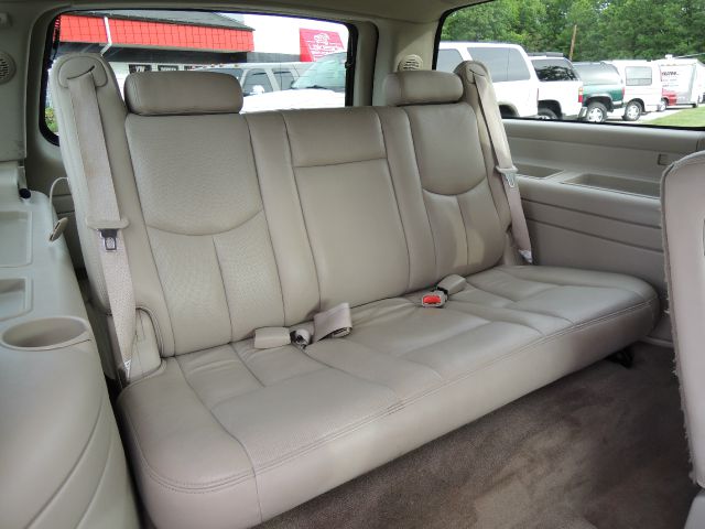 2005 Cadillac Escalade ESV 323ci